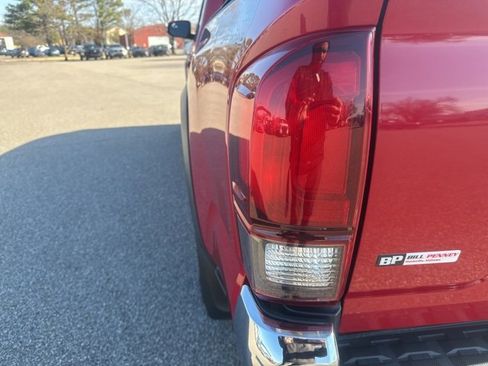 Used 2019 Toyota Tacoma TRD Off-Road image 10