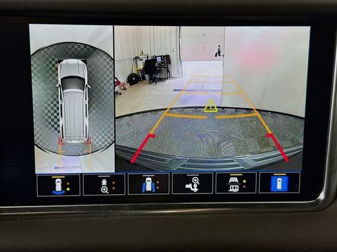 Used 2022 GMC Yukon Denali AWD/4WD image 16