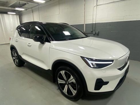 Used 2023 Volvo XC40 Recharge Core AWD/4WD image 4