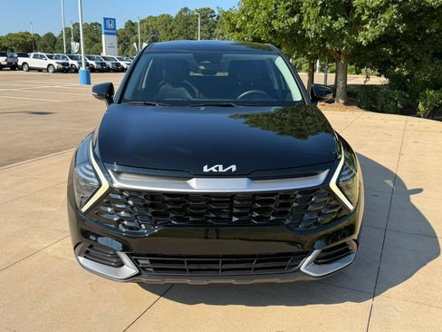 Used 2024 Kia Sportage EX FWD image 2