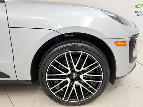 Used 2024 Porsche Macan AWD/4WD image 21