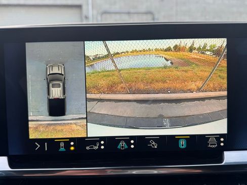 Used 2022 Chevrolet Silverado 1500 LTZ image 10