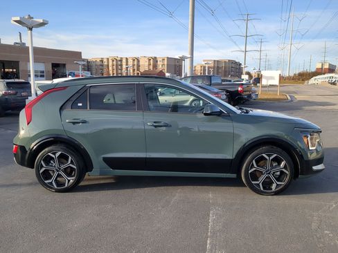 Certified 2023 Kia Niro EX Touring image 6