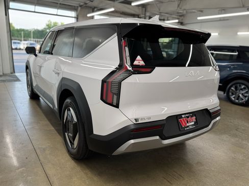 New 2026 Kia EV9 Light image 7