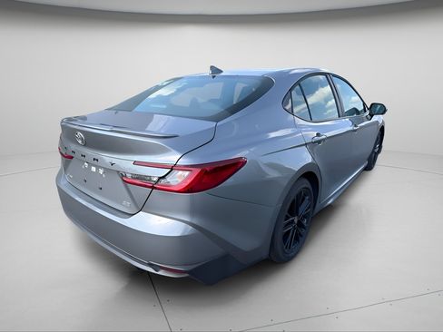 Used 2026 Toyota Camry SE FWD image 11