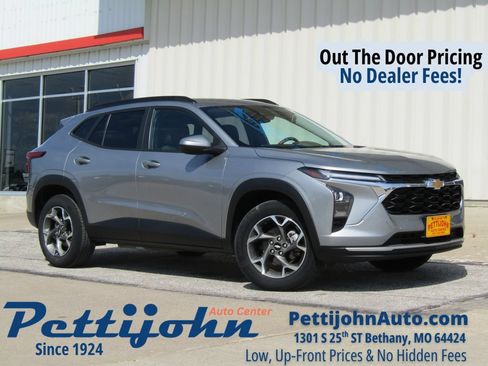 Used 2024 Chevrolet Trax LT FWD image 1