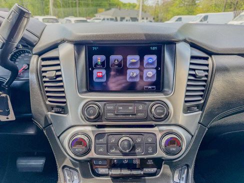 Used 2017 Chevrolet Suburban LT image 12