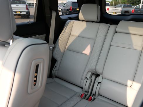 Used 2019 Jeep Grand Cherokee Summit AWD/4WD image 12