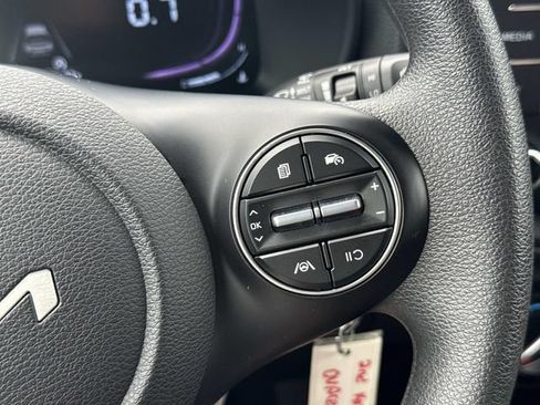 Used 2025 Kia Soul LX w/ LX Technology Package FWD image 23