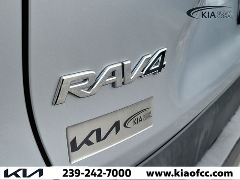 Used 2021 Toyota RAV4 XLE FWD image 7