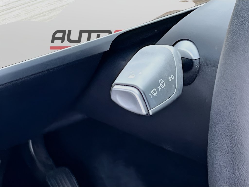 Used 2024 Tesla Model Y Long Range RWD image 10