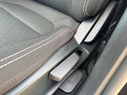 Used 2025 Ford Escape Active AWD/4WD image 12