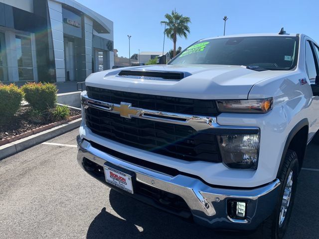 Certified 2025 Chevrolet Silverado 3500 LT w/ Safety Package AWD/4WD image 3