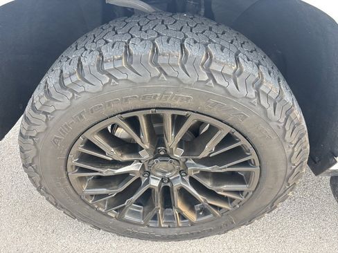 Used 2023 Chevrolet Tahoe Z71 w/ Luxury Package image 9