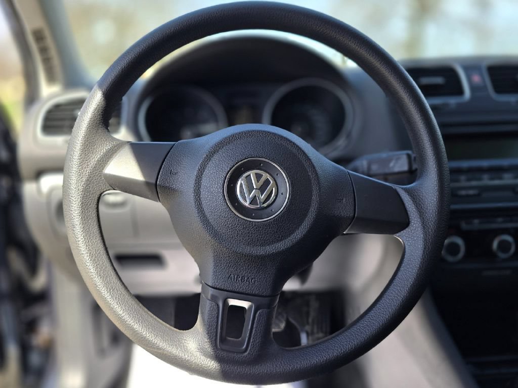 Used 2013 Volkswagen Golf 4-Door FWD image 19