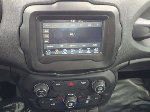 Used 2018 Jeep Renegade Altitude image 4