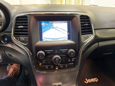 Used 2021 Jeep Grand Cherokee Laredo image 13