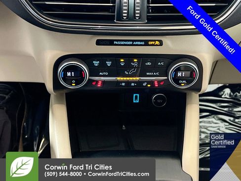 Used 2020 Ford Escape Titanium image 9
