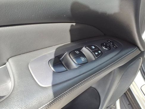 Used 2019 Nissan Pathfinder Platinum image 11