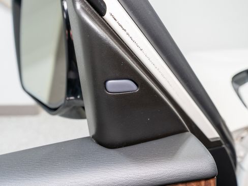 Used 2019 Nissan Armada Platinum w/ Captain's Chairs Package image 13