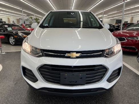 Used 2020 Chevrolet Trax LS w/ Tint and Cruise Package AWD/4WD image 2