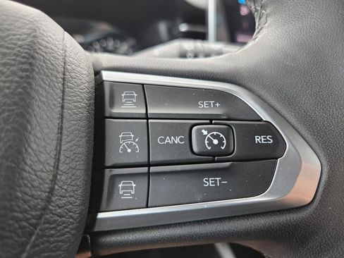 Used 2025 Jeep Compass Limited AWD/4WD image 13