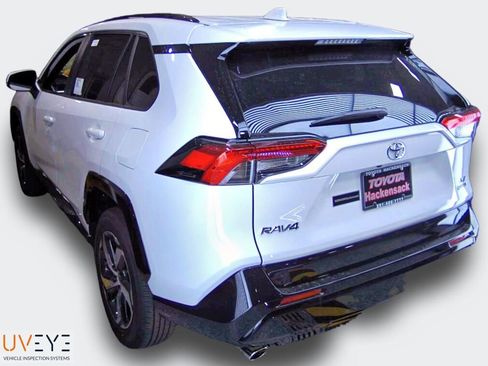 New 2025 Toyota RAV4 SE image 12