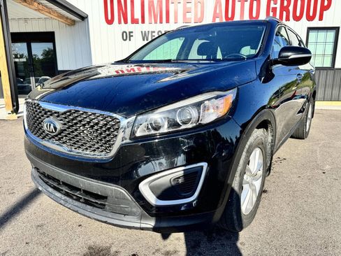 Used 2018 Kia Sorento FWD image 2