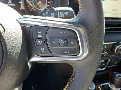 Certified 2024 Jeep Wrangler Unlimited Sahara w/ Technology Group AWD/4WD image 10