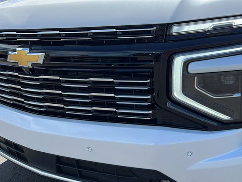 New 2025 Chevrolet Suburban High Country image 9