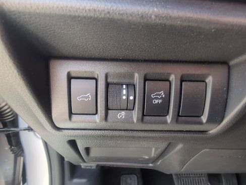 Used 2025 Subaru Outback Premium AWD/4WD image 18