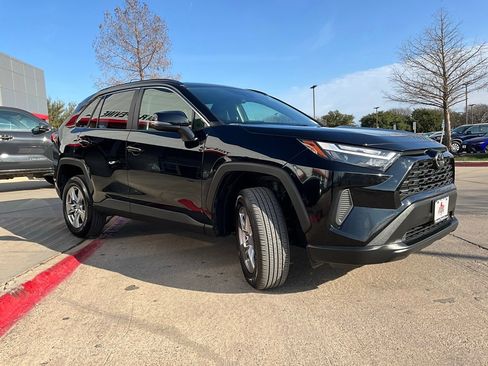 Used 2025 Toyota RAV4 XLE image 5