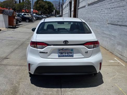 Used 2024 Toyota Corolla LE w/ LE Convenience Package FWD image 5