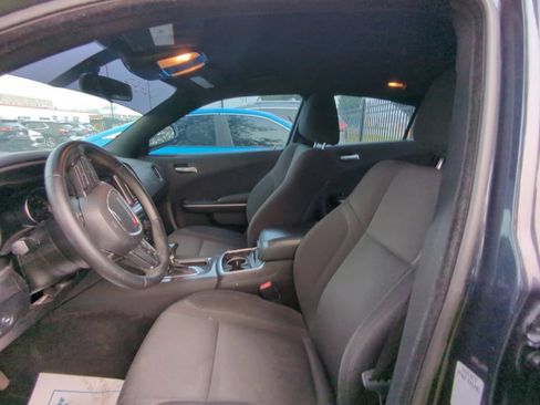 Used 2019 Dodge Charger SXT RWD image 6