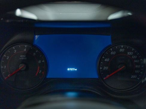 Used 2022 Chevrolet Camaro ZL1 RWD image 9