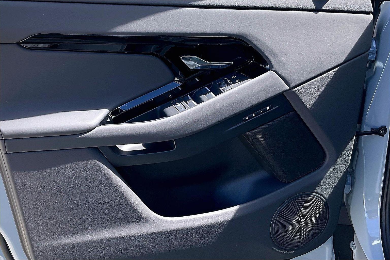 New 2026 Land Rover Range Rover Evoque S AWD/4WD image 14