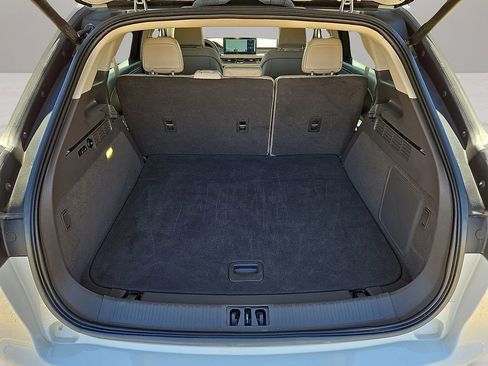 Used 2023 Lincoln Nautilus FWD w/ Premium Package image 12