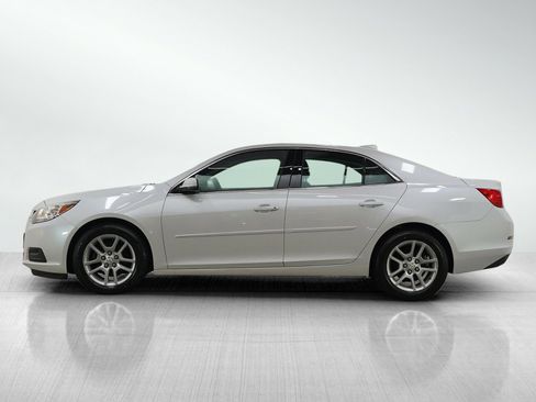 Used 2015 Chevrolet Malibu LT image 2