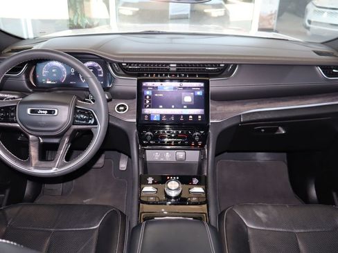 Used 2023 Jeep Grand Cherokee Overland AWD/4WD image 37
