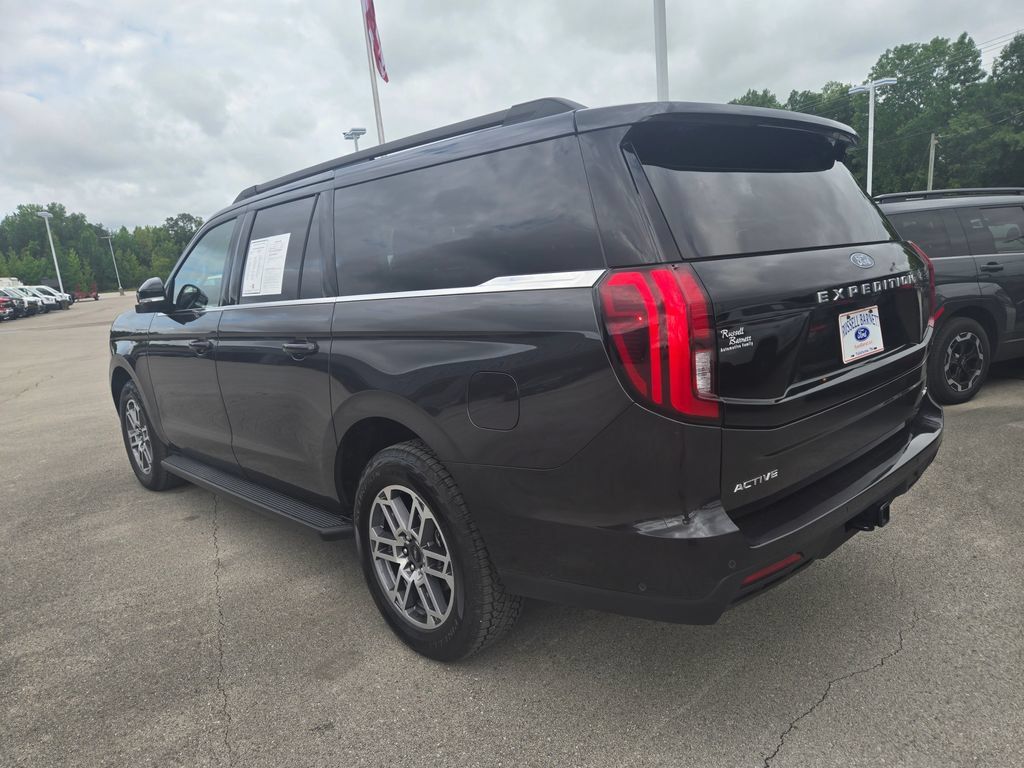 Used 2025 Ford Expedition Max Active AWD/4WD image 3