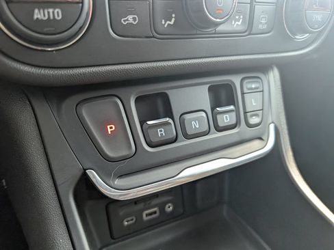 Used 2019 GMC Terrain SLE w/ Driver Convenience Package FWD image 22
