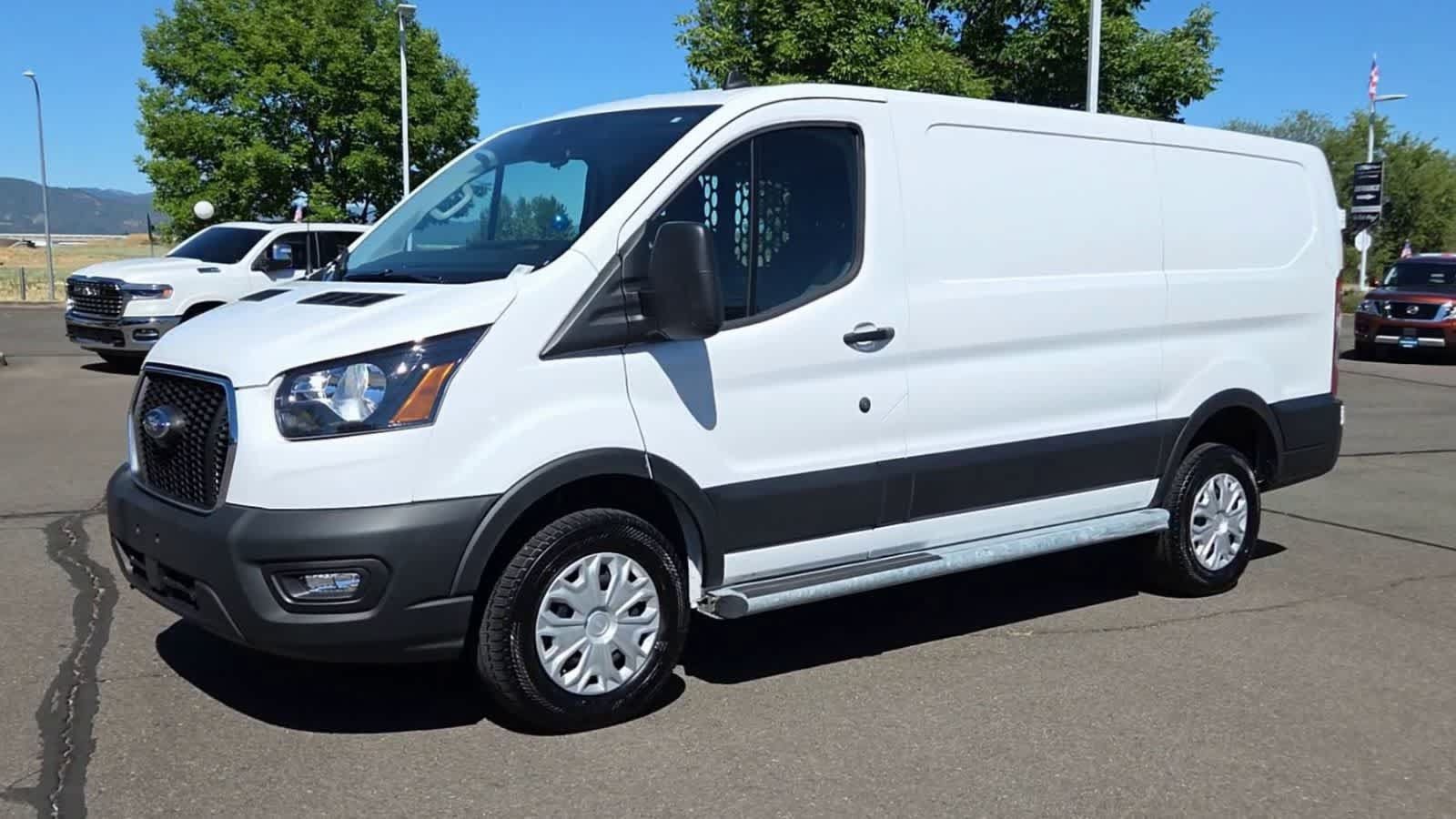 Used 2025 Ford Transit 250 Low Roof w/ Exterior Upgrade Package RWD image 4