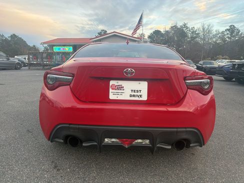 Used 2017 Toyota 86 Base image 5
