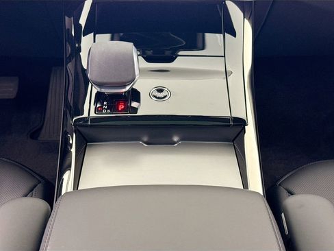 Used 2024 Land Rover Range Rover Sport SE image 12