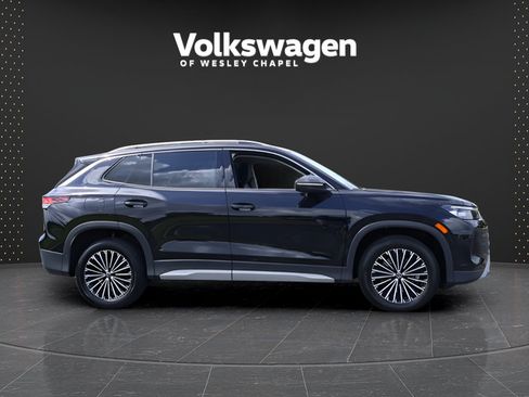 Certified 2025 Volkswagen Tiguan S w/ 18" Wheel Package AWD/4WD image 9