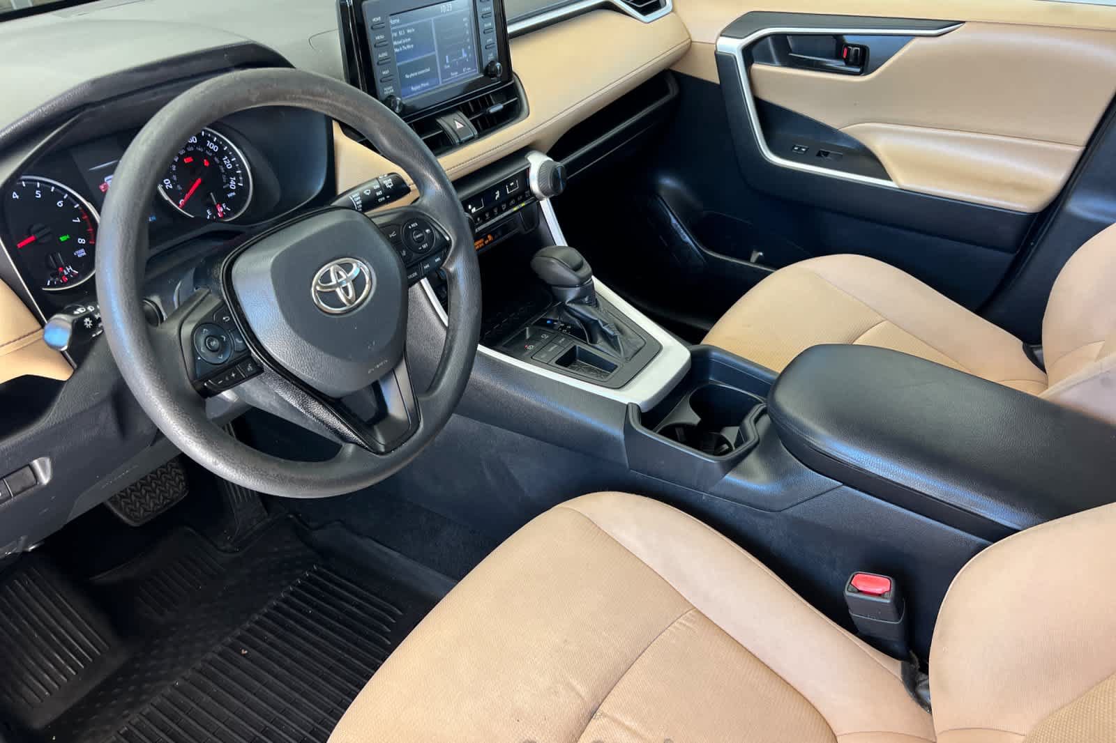 Used 2021 Toyota RAV4 LE FWD image 11