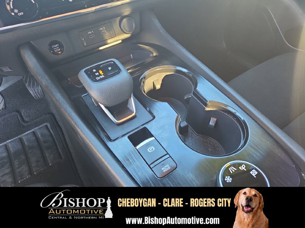 Used 2024 Nissan Rogue S AWD/4WD image 19