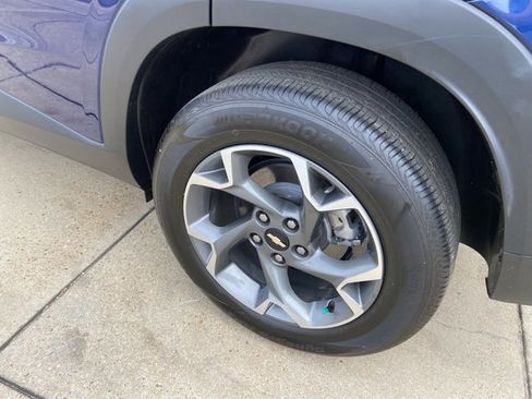 Used 2024 Chevrolet Trax LT w/ Driver Confidence Package FWD image 31