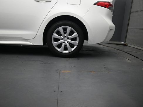 Used 2022 Toyota Corolla LE FWD image 14