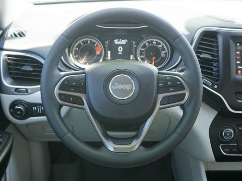 Used 2020 Jeep Cherokee Latitude Plus w/ Comfort/Convenience Group FWD image 13